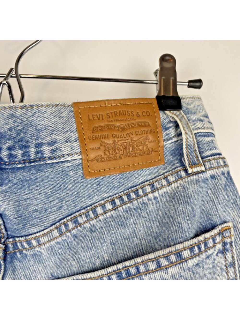 Levi’s Charlie Boy High Waist Straight Leg Jeans – Women’s Size 25 Light Wash - Picture 7 of 8